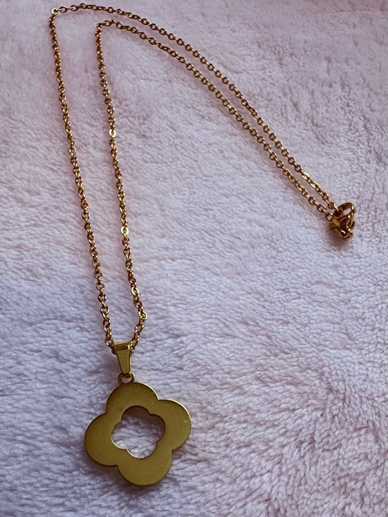 Gold Flower Pendant Necklace - Women Jewelry - Picture 2 of 3